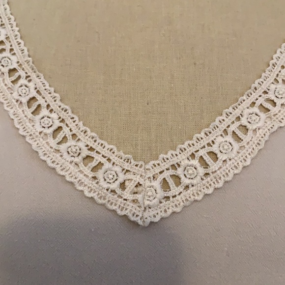 Cute short sleeve women’s top, size large (more like a medium). Lace sleeves - Picture 3 of 8